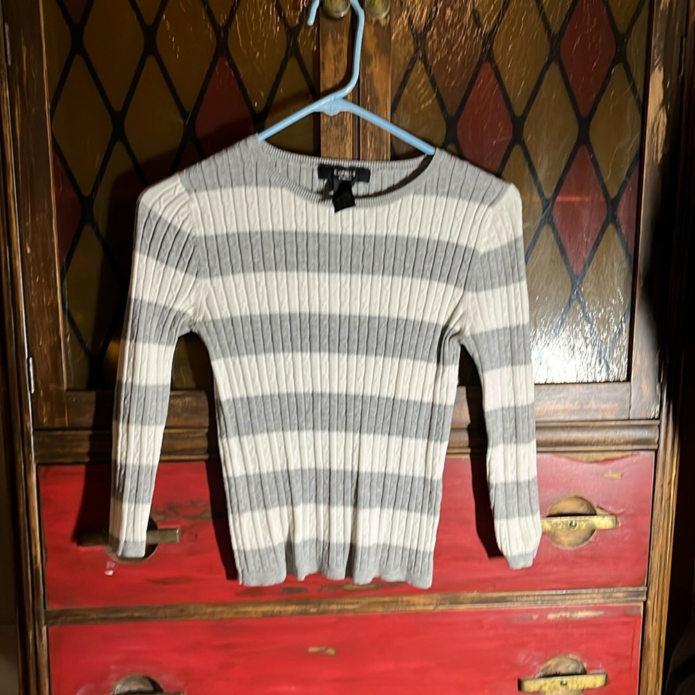 ✨2 for $20✨Express Light gray and off white 3/4 length sleeve cable knit sweater